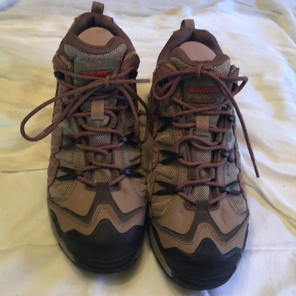 Women’s Hi Tec Tan Hiking Shoes.